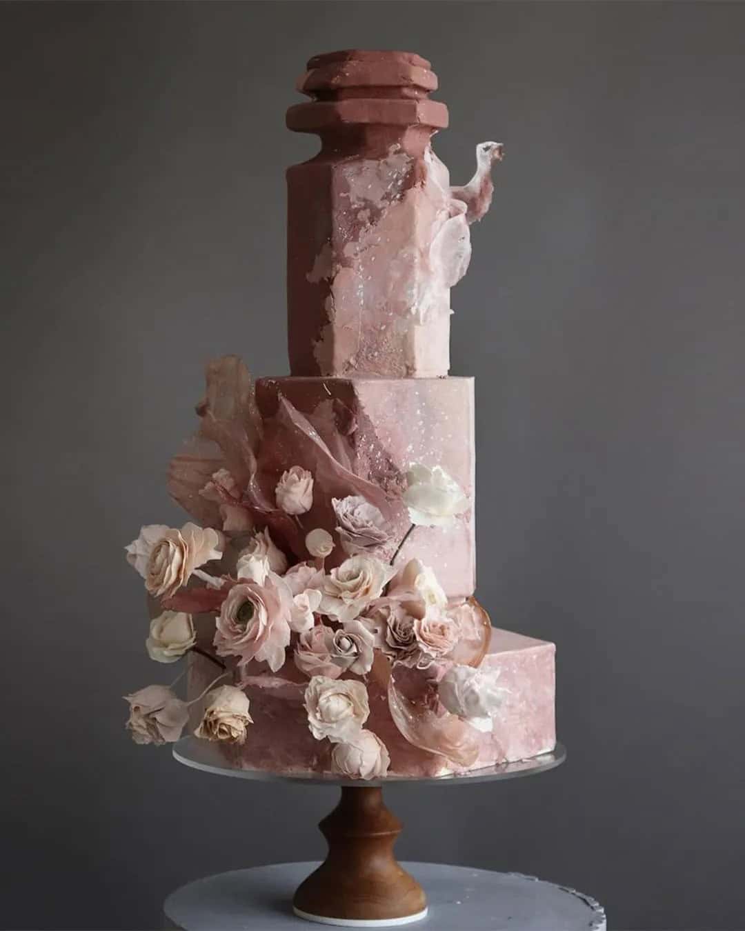 Marble Wedding Cakes Ideas With Gentle Flowers