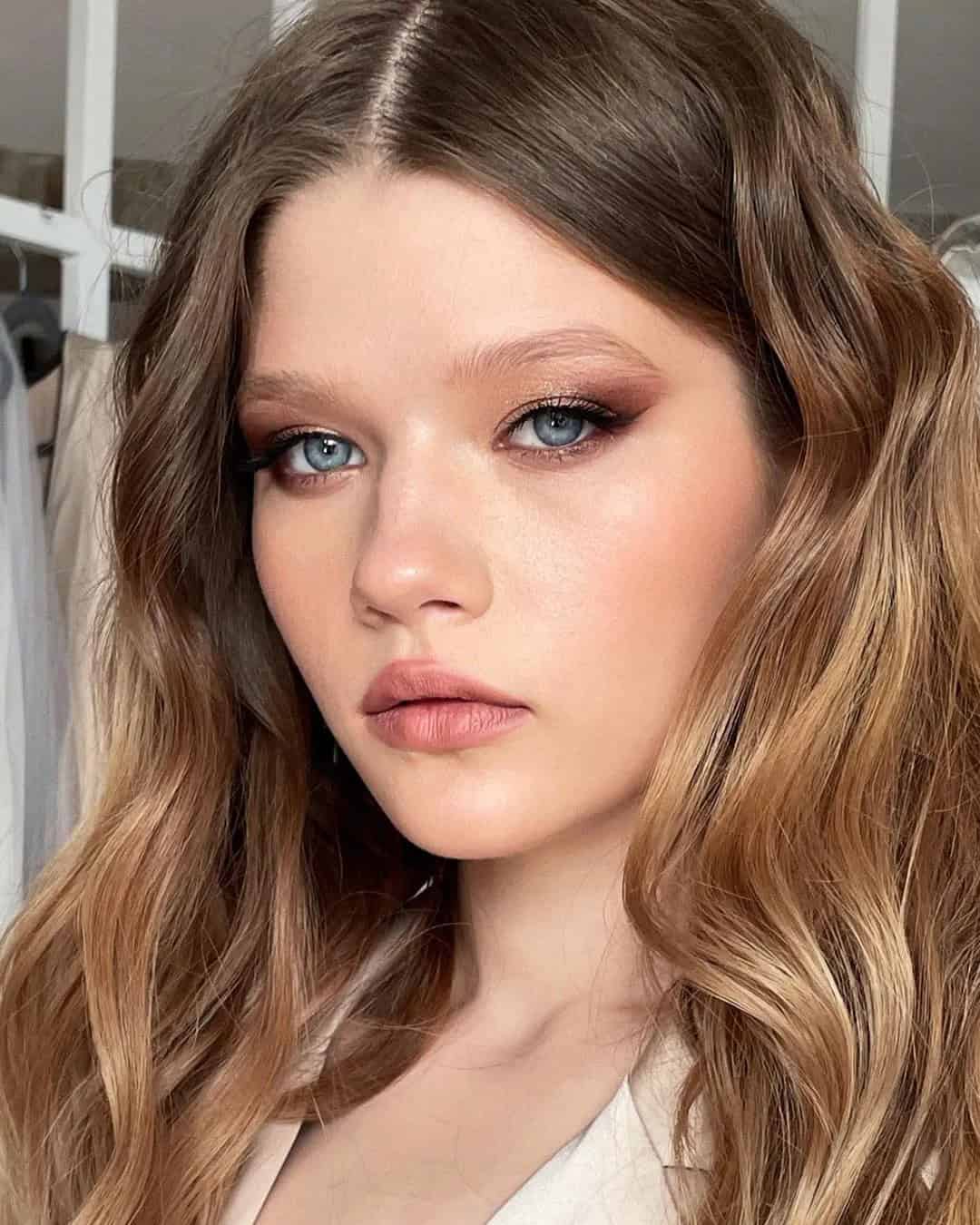 Dark Makeup Ideas For Blue Eyes