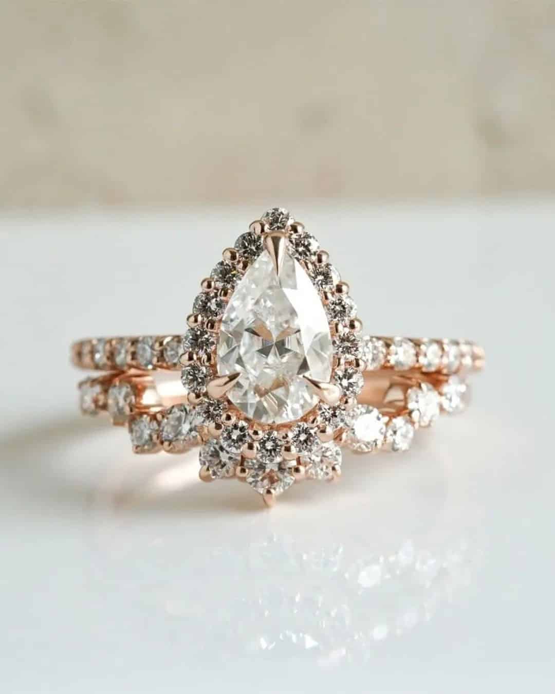 Chic Halo Rings With Moissanite