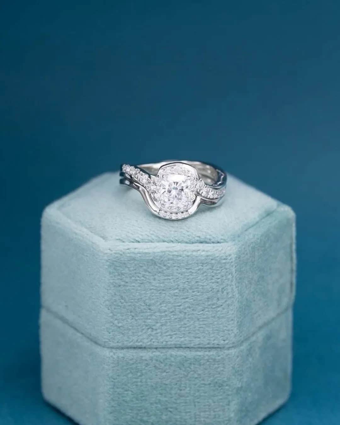 Diamonds Halo Engagement Rings