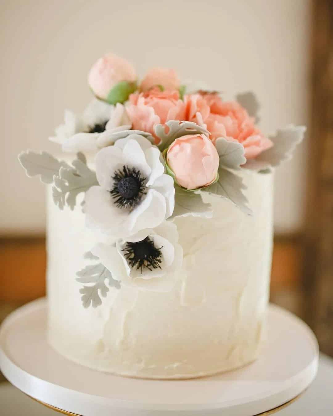 Classy White And Ivory Mini Wedding Cakes