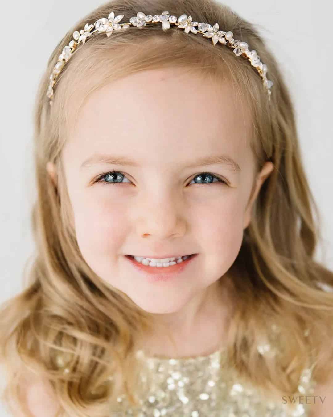 Flower Girl Hairstyles: Loose Curls