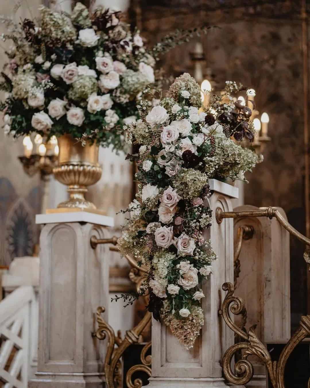 Gold Decor For A Vintage Wedding