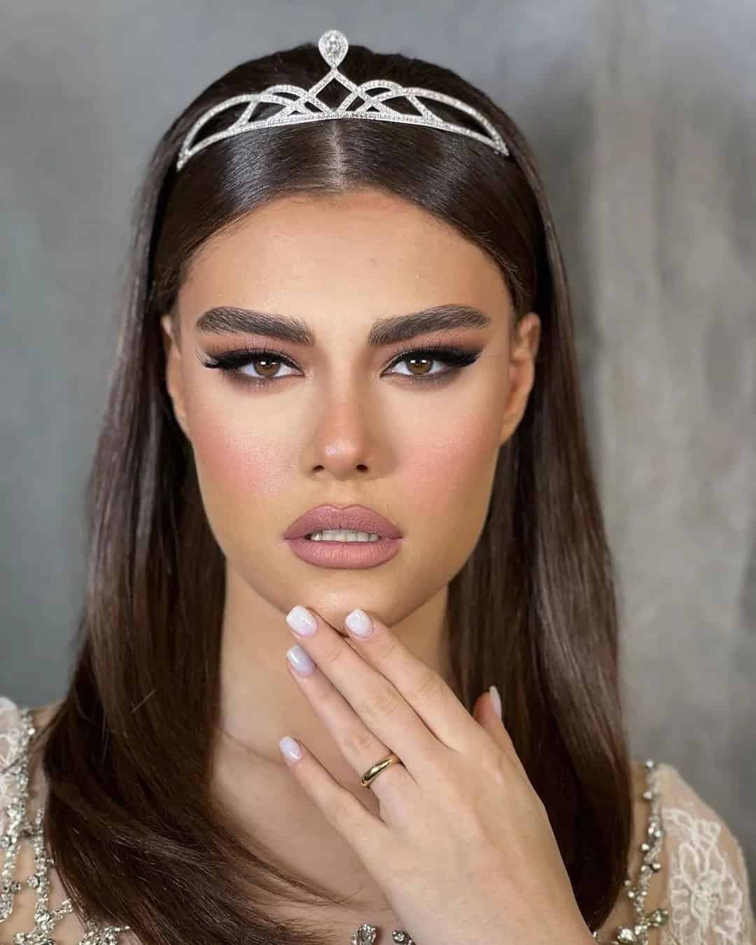 Dramatic Looks For A Bride