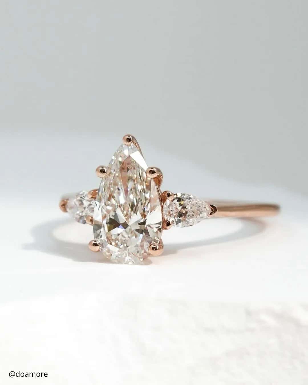 Pear Cut Engagement Rings