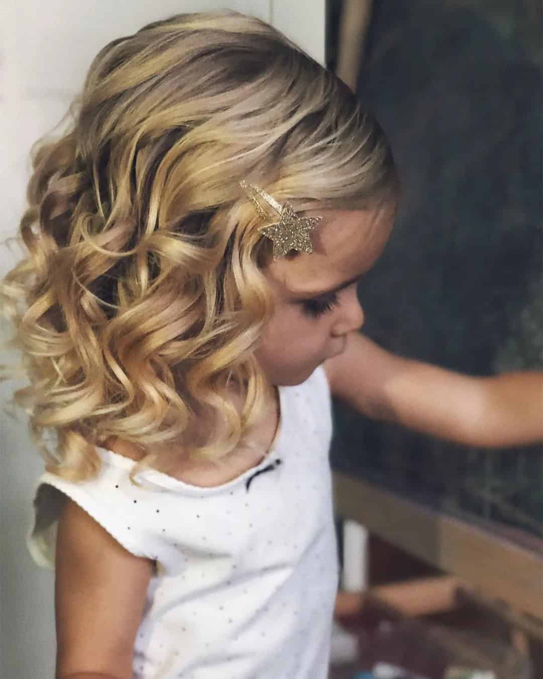 Flower Girl Hairstyles: Loose Curls