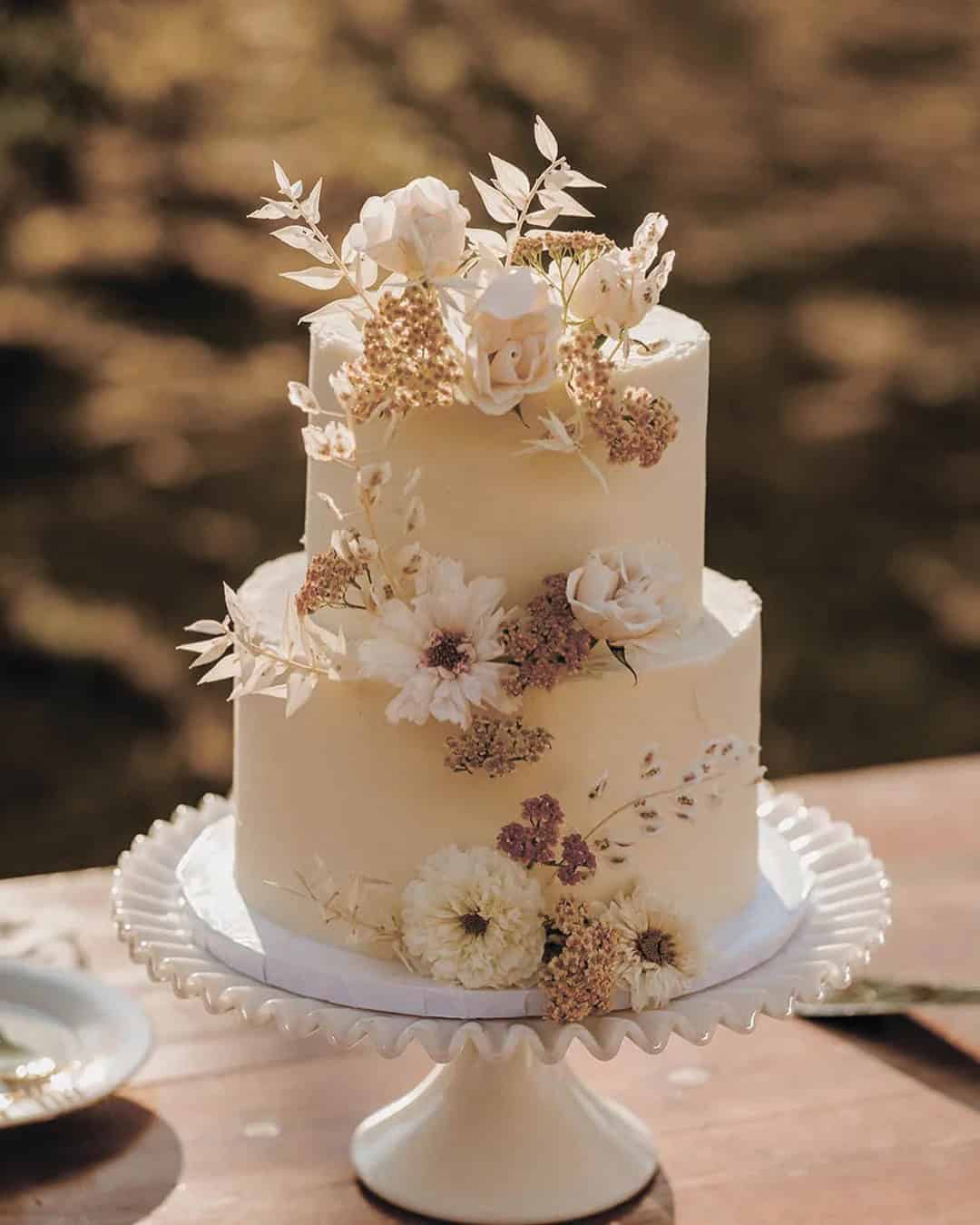 The Sweet Taste of Nude Wedding Cakes