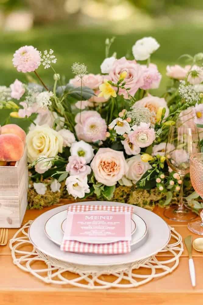 Wedding Flower Decor Ideas At The Tables