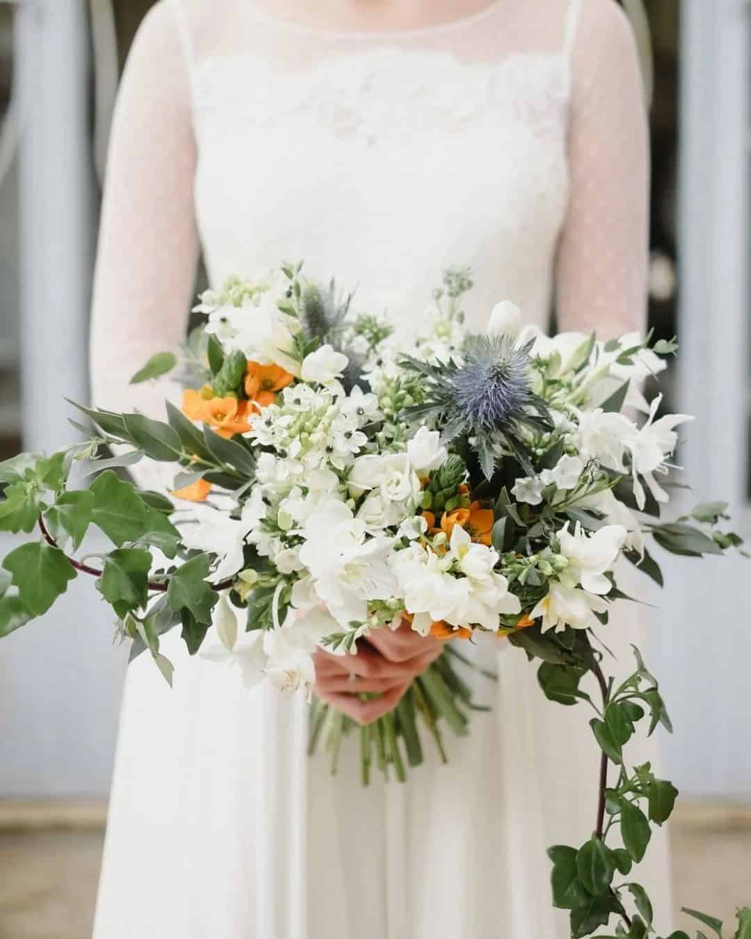 Cute Small Bouquets for a Winter Wedding