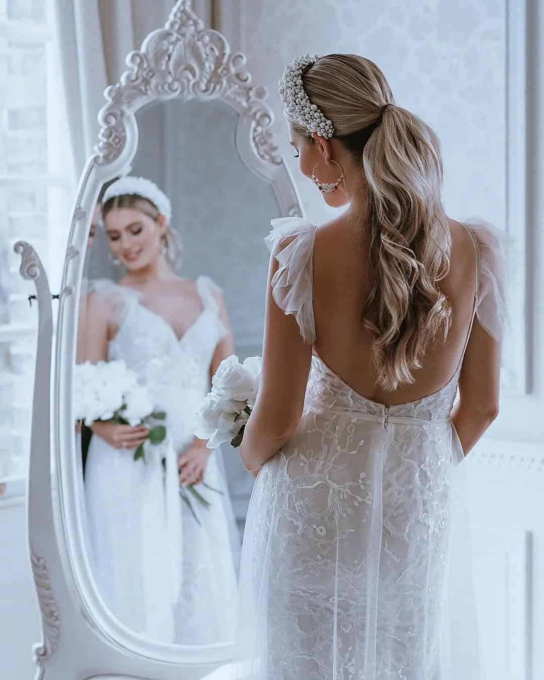 Brides Pose Ideas for Wedding Album