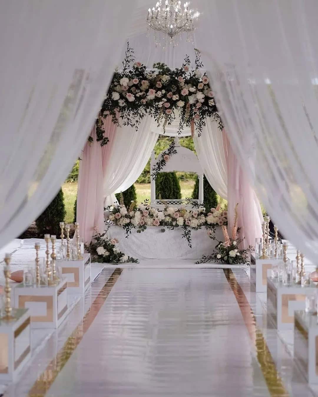 Tent Decor Ideas For Romantic Wedding