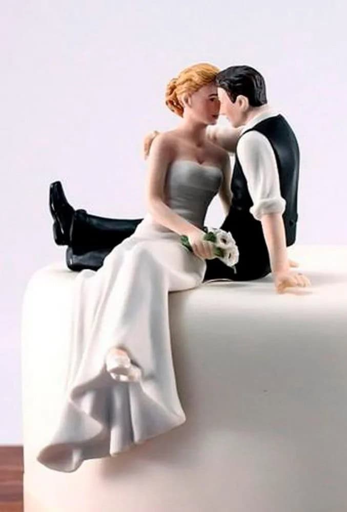 Romantic Groom And Bride Figures