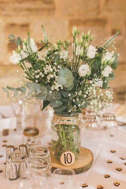 Wood circles with mason jars