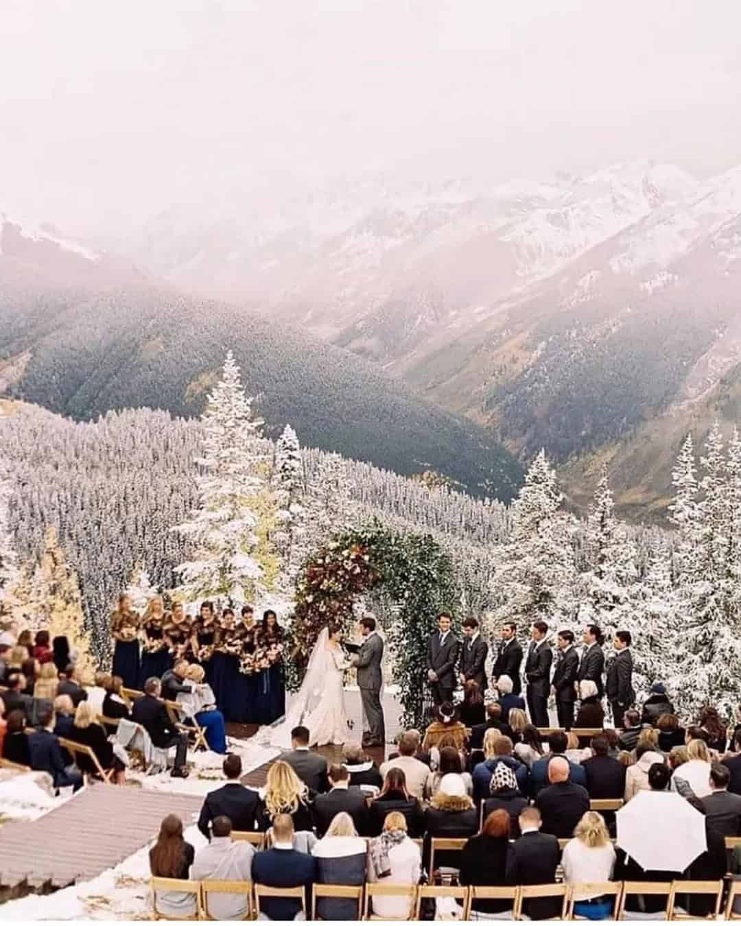 Winter Wedding Ceremony Décor