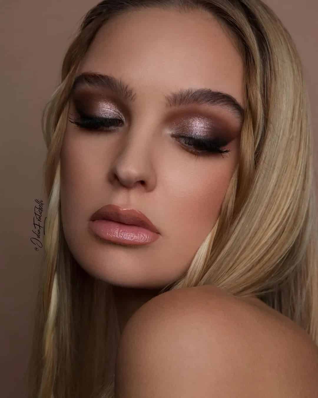 Glamorous Makeup In Fall Tones