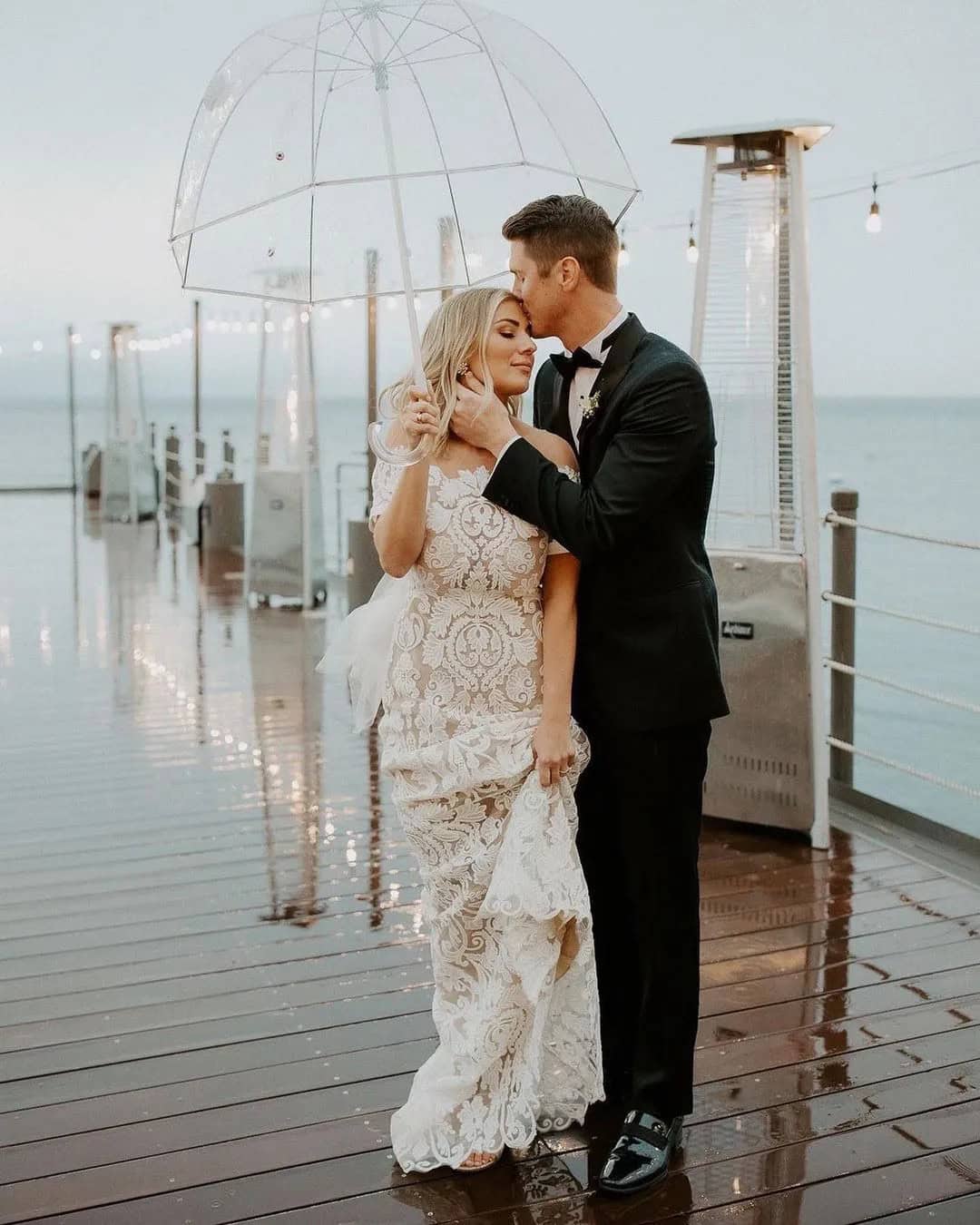 Cute Wedding Photos of The Bride and Groom