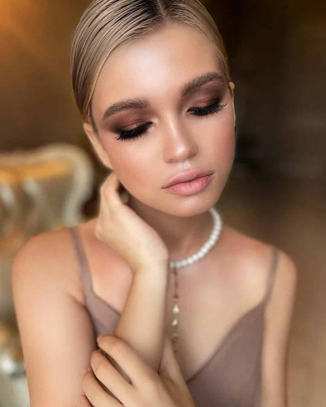 Chic Makeup With Brown Shades