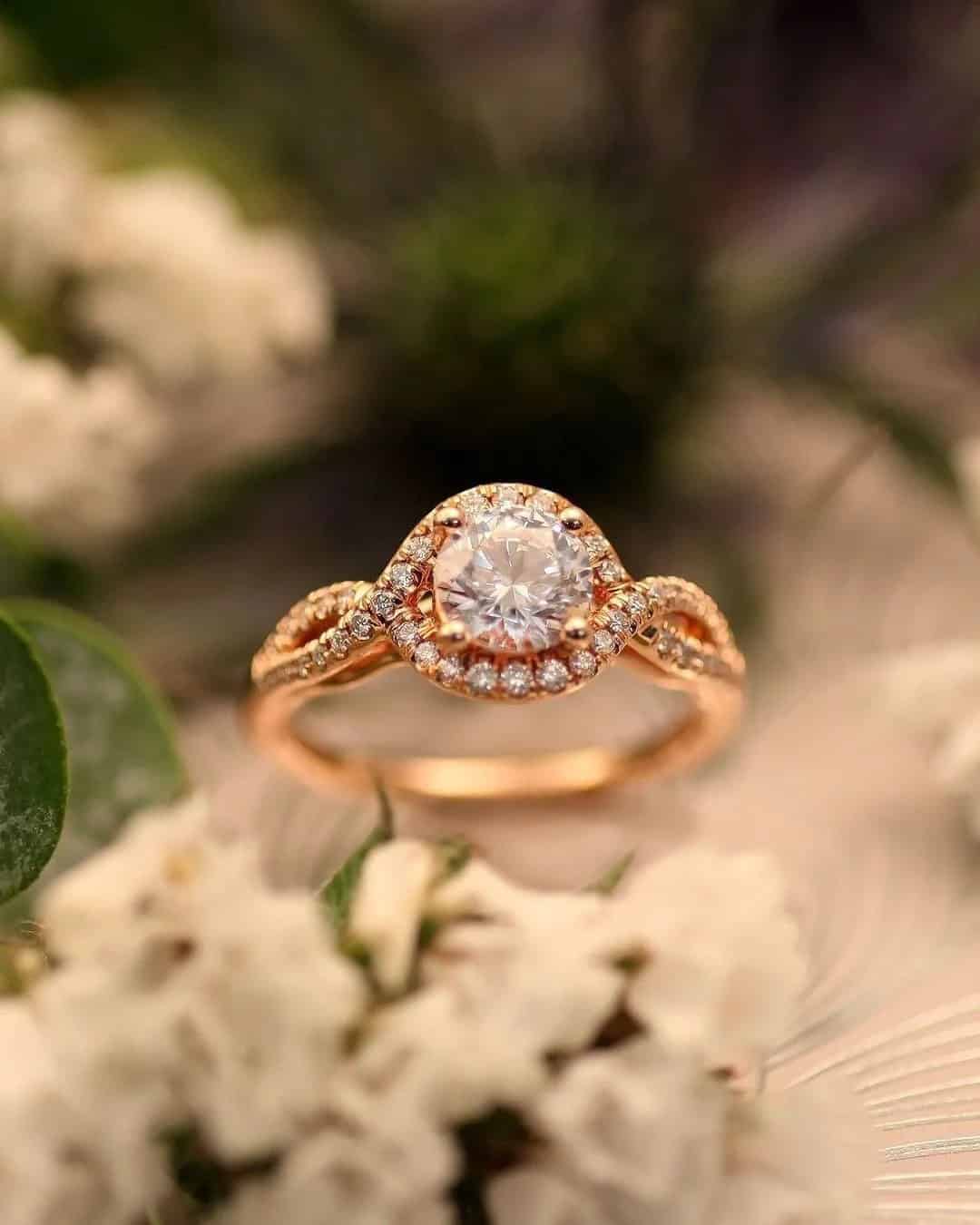 Round Cut Engagement Rings