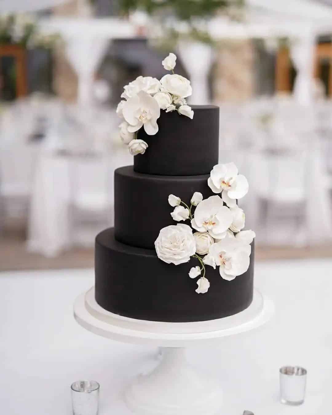 Cake With Black And White Wedding Flowers