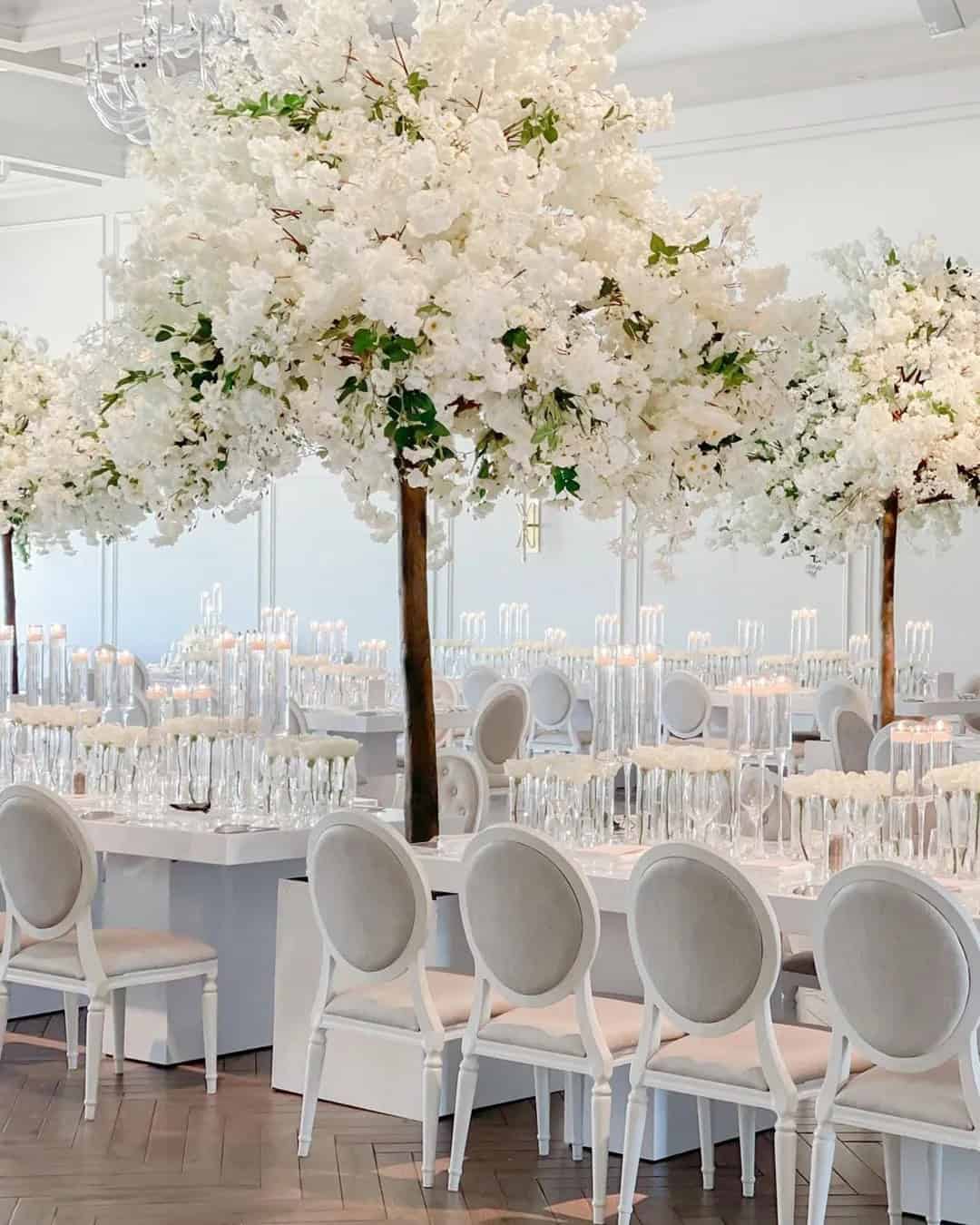 Elegant All White Wedding Décor Centerpieces Ideas