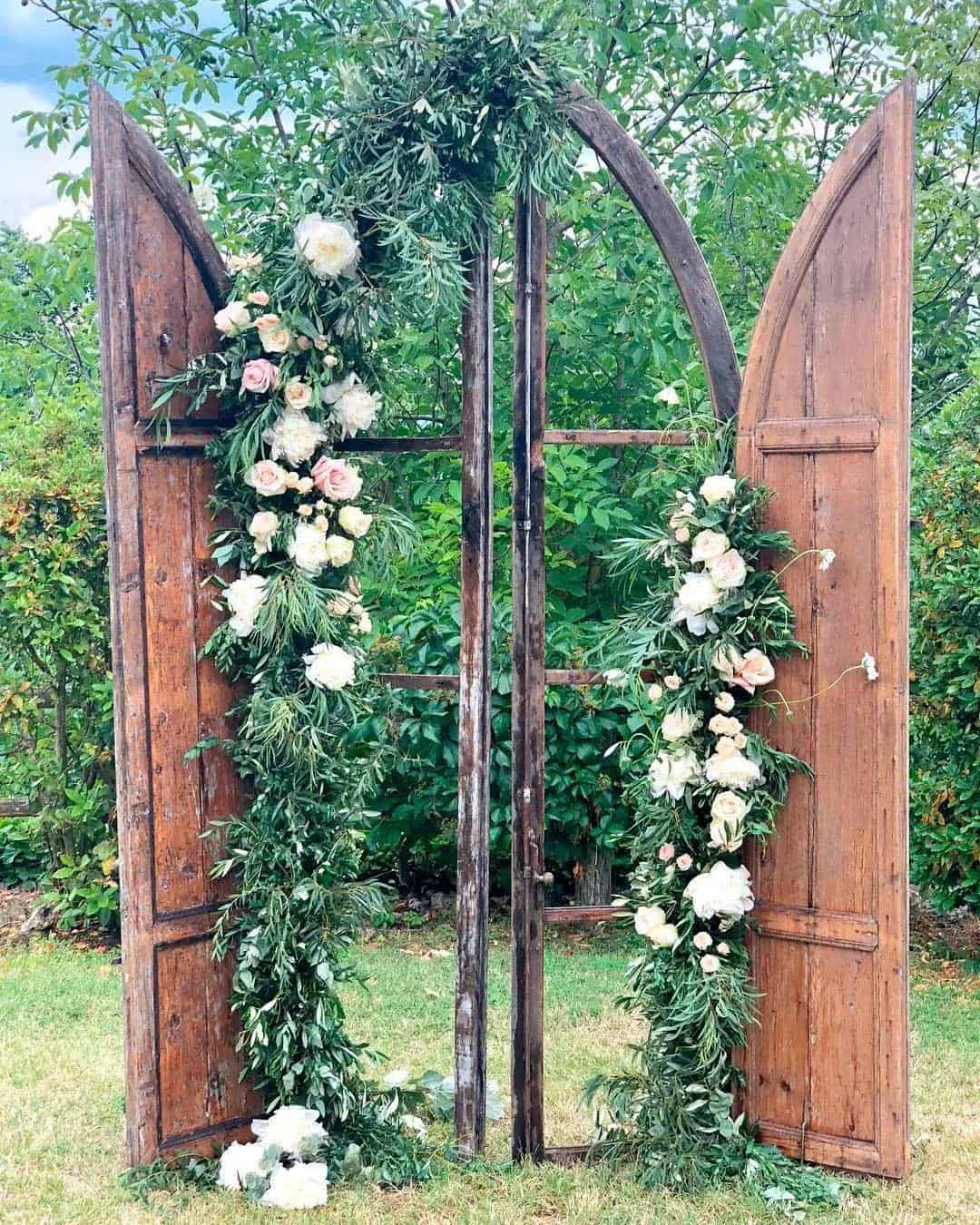 Current Wedding Decor Trends For Rustic Style