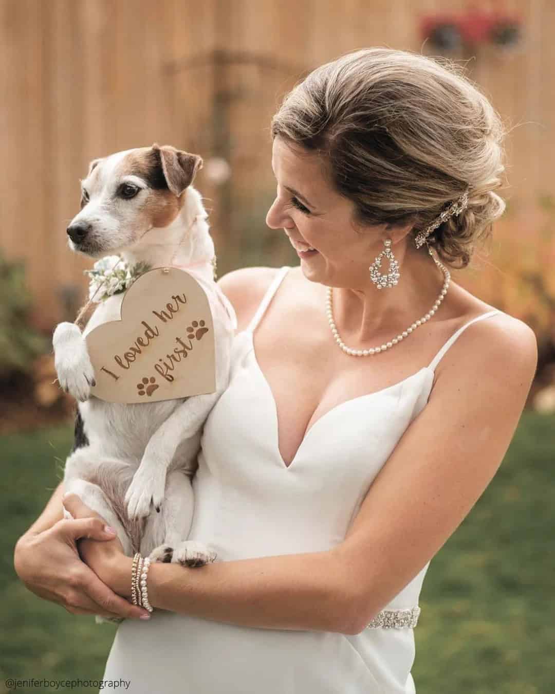 Cute Wedding Photos with Pets: Candid Moments with Furry Friends