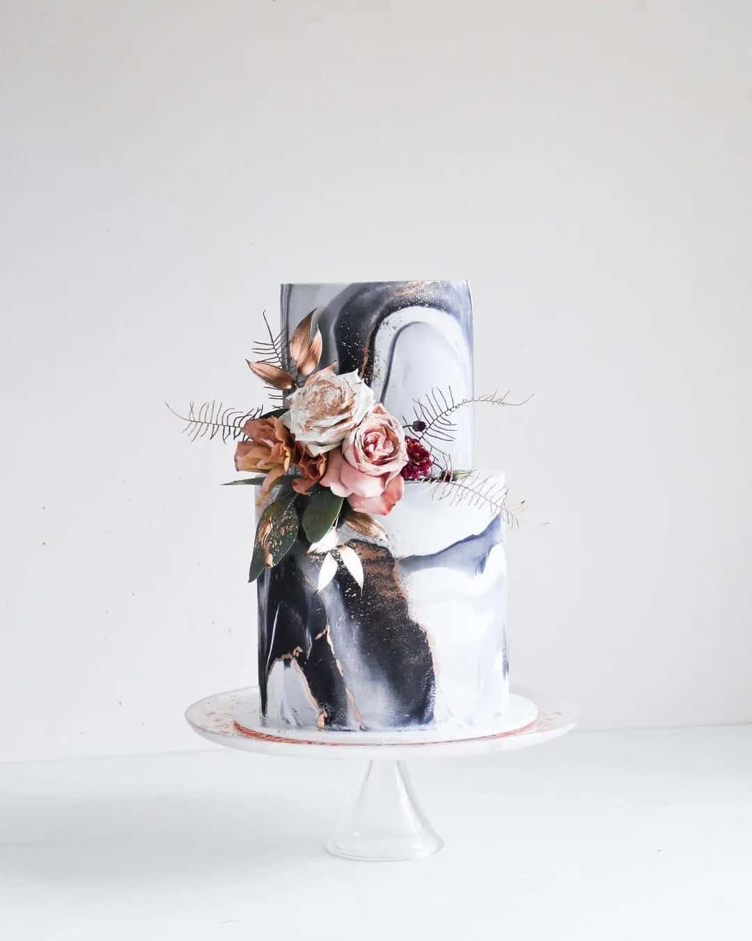 Marble Wedding Cakes Ideas With Gentle Flowers