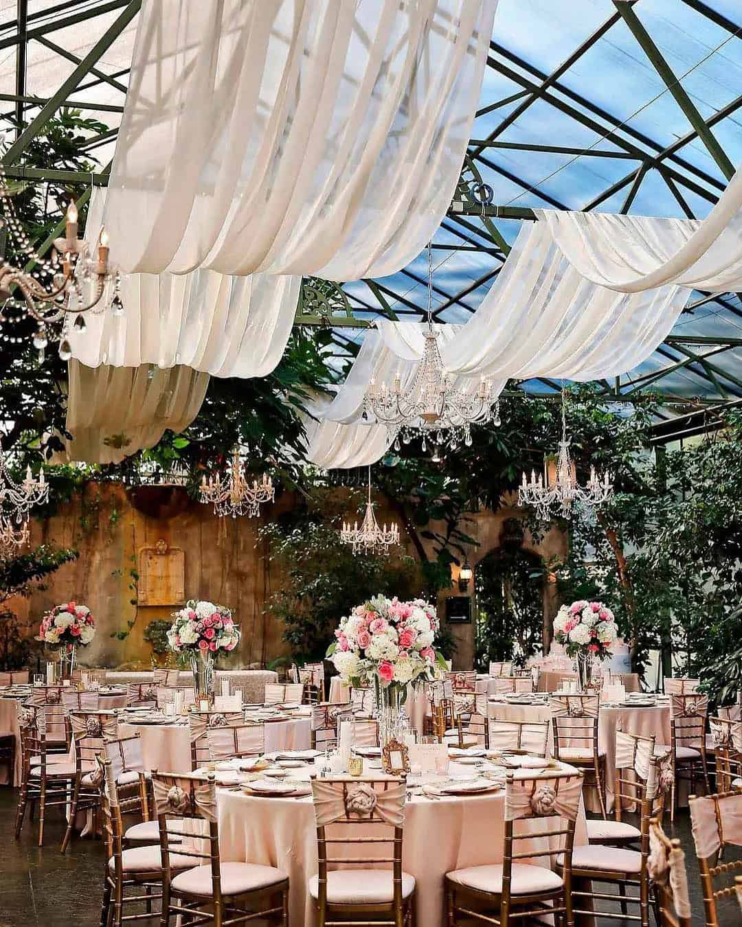 Elegant Dreamy Barn Wedding Themes