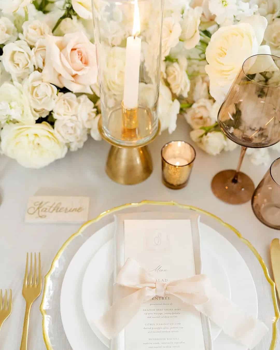 Perfect Decor Combination – Candles and Flowers