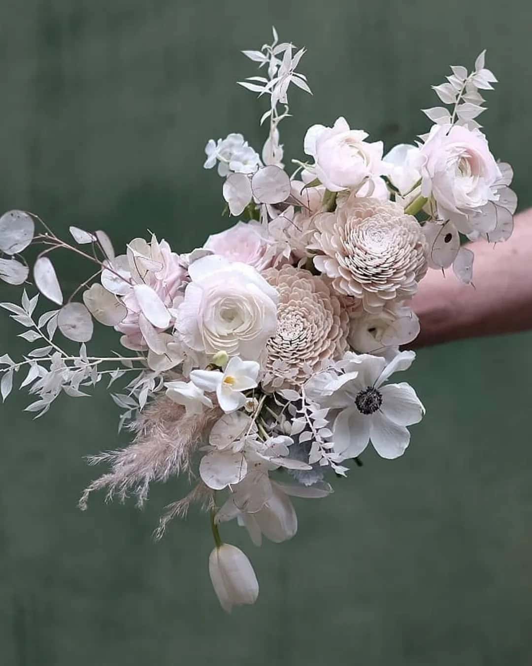 Stylish White Wedding Bouquets