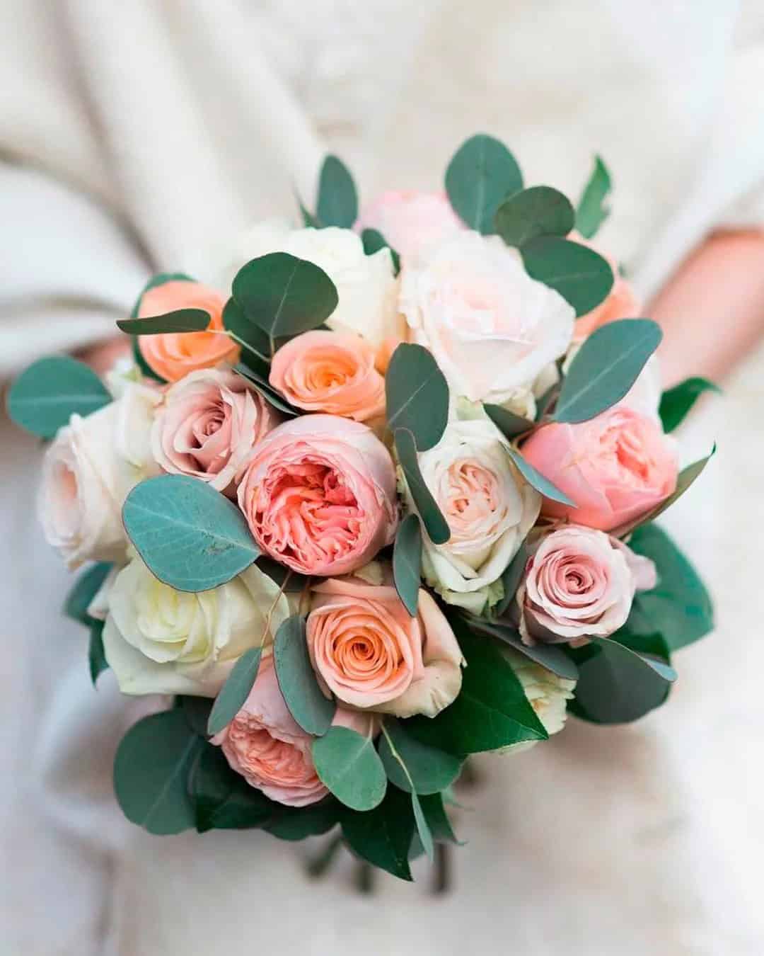 Trendy Chic Summer Bouquets With Greens