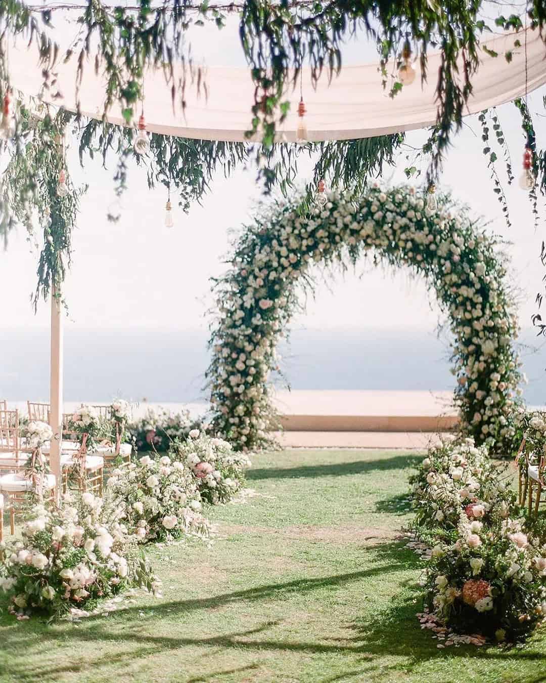 Outdoor Wedding Ceremony Decor