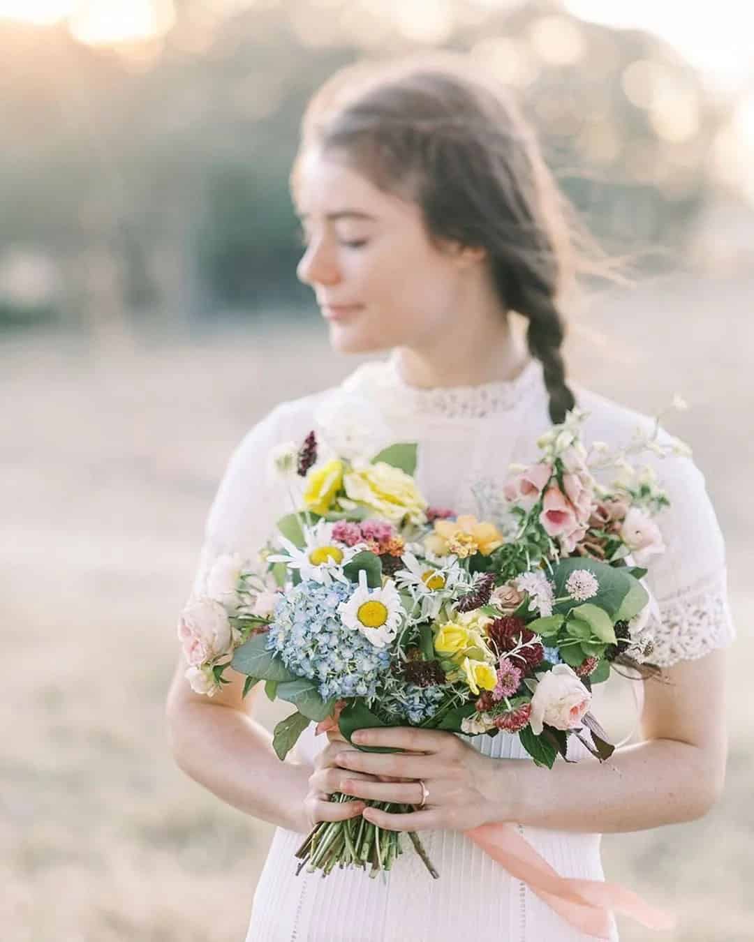 Lovely Wedding Bouquets With Daisies