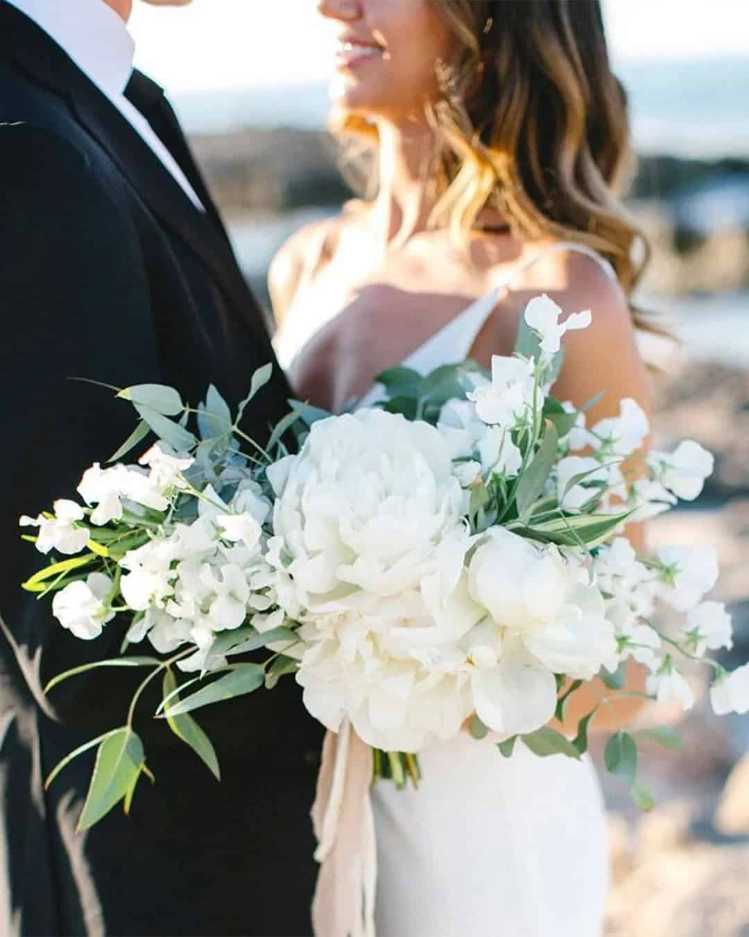 Breathtaking White Wedding Bouquets