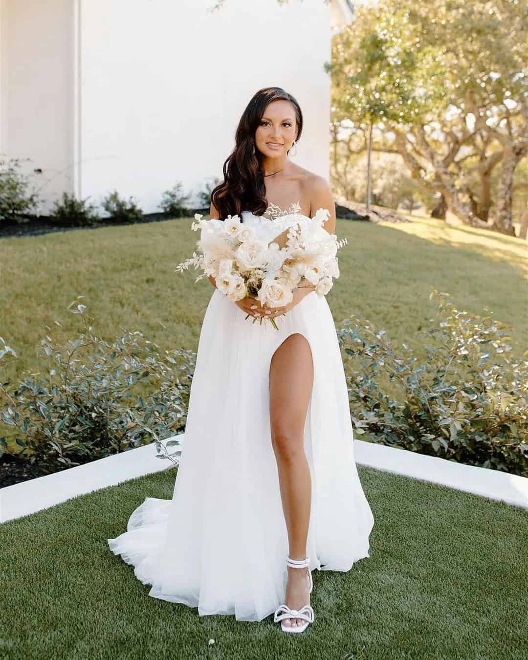 White Wedding Bouquets For Gentle Brides