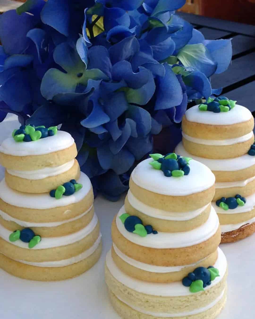 Charming Mini Wedding Cake Cookies