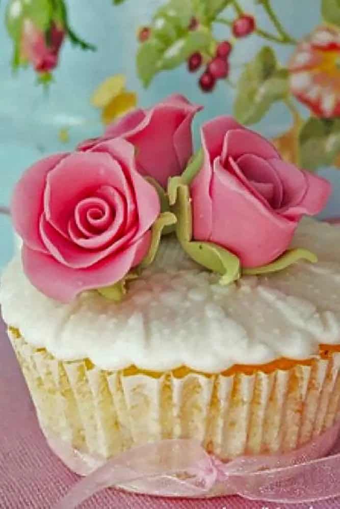 Color Accent For Cupcake With Flowers Toppers