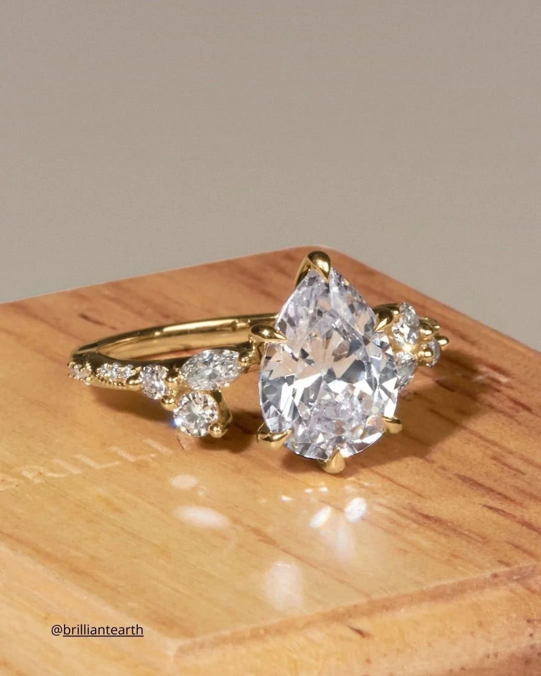 Pear Cut Engagement Rings