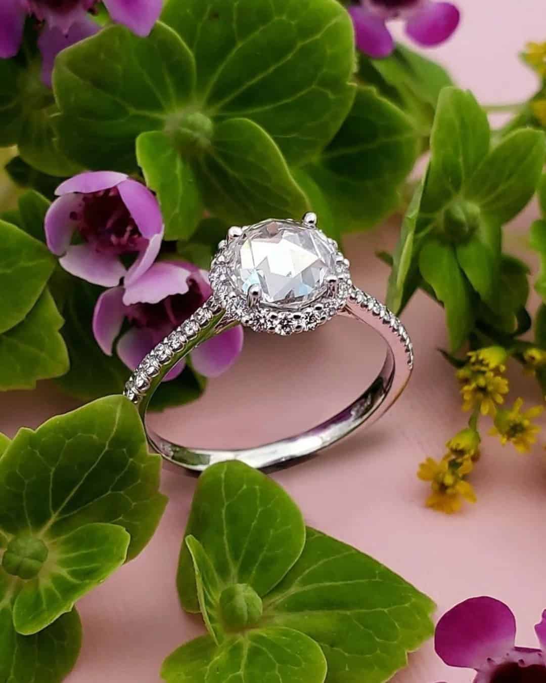 Round Cut Engagement Rings