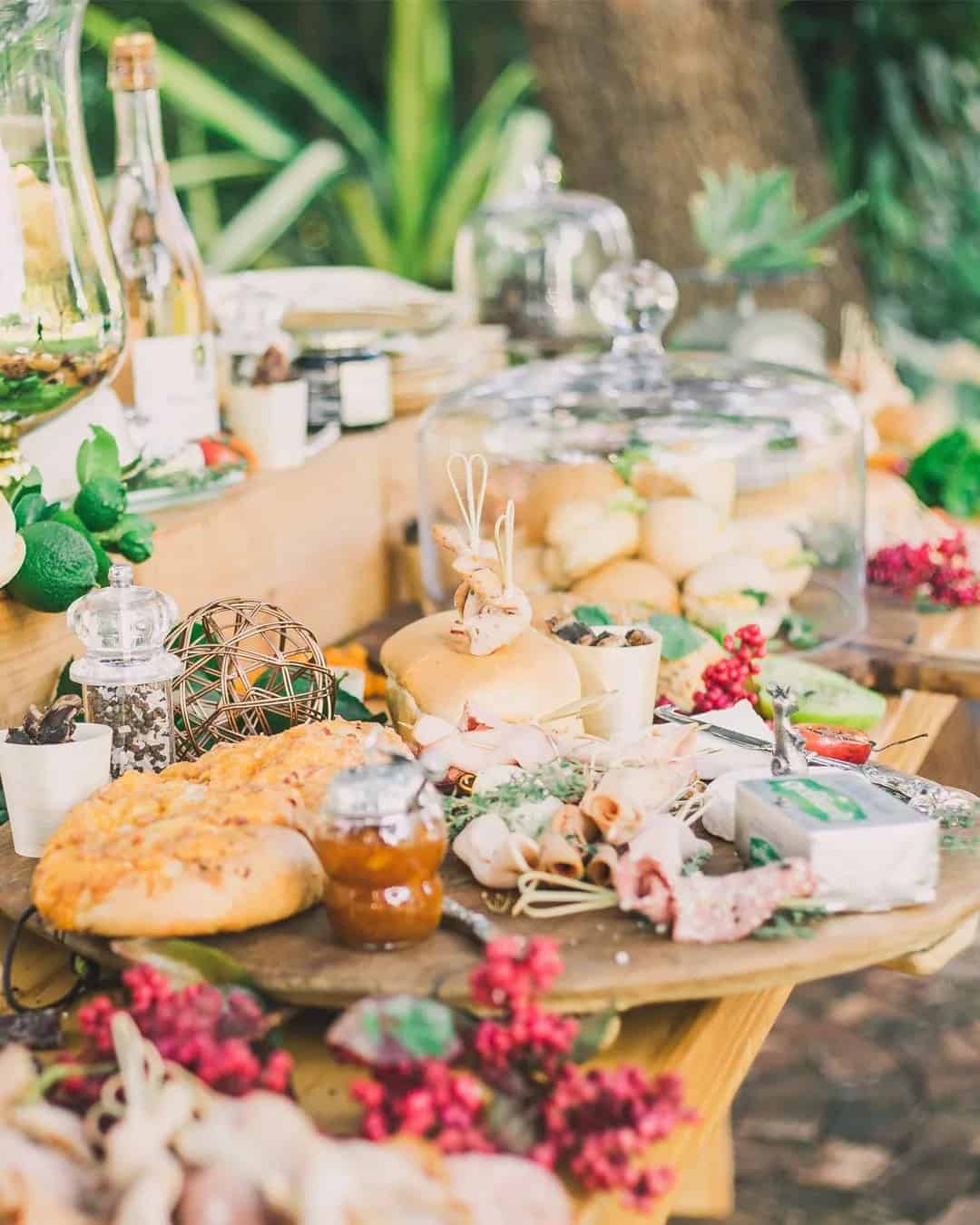 Tips to Reduce Wedding Food & Drink Costs