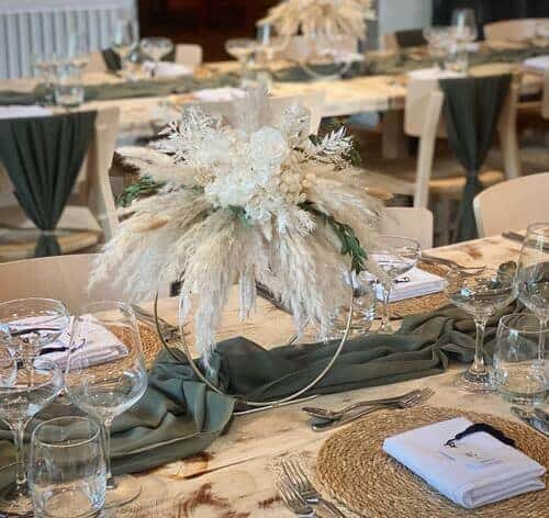 Dainty roses and pampas grass