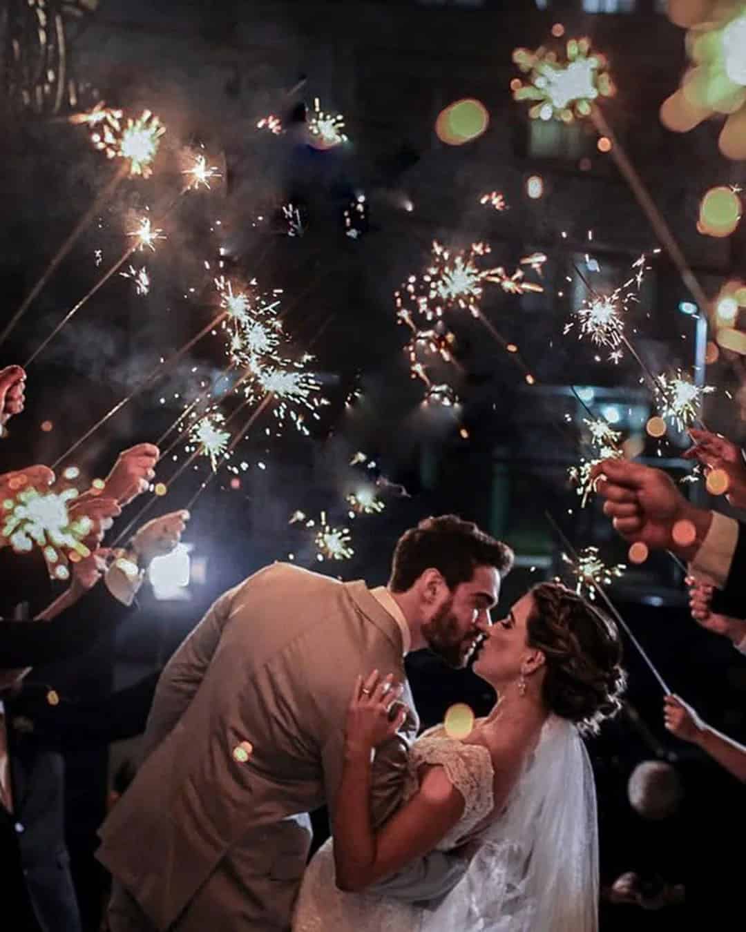 Incredible Night Wedding Photos With Sparklers