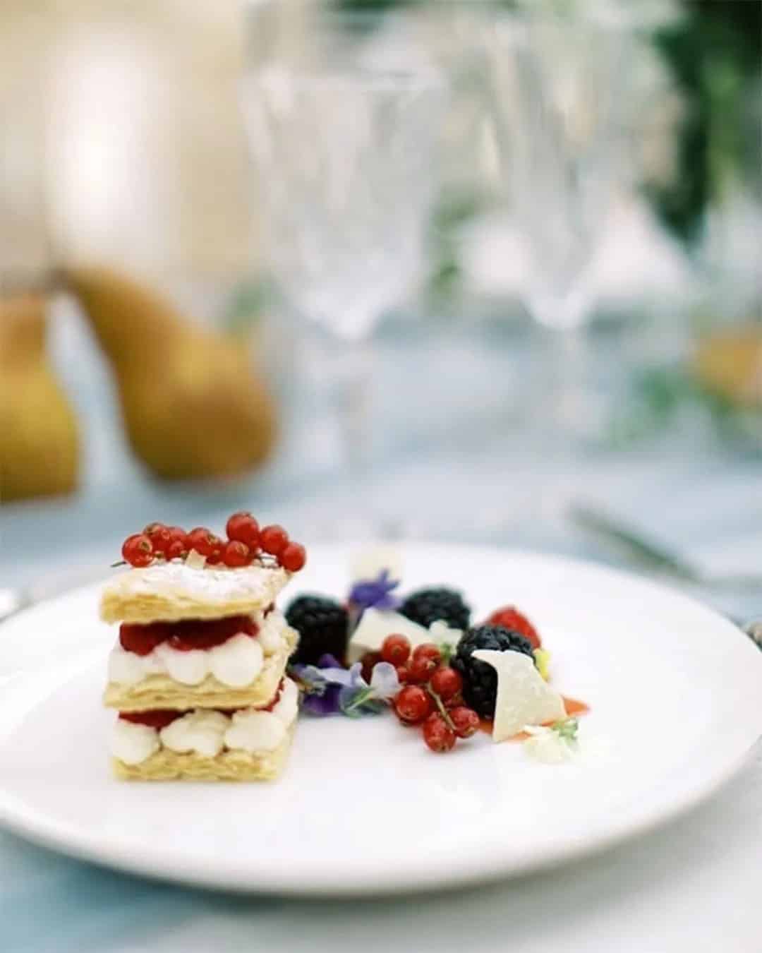 Desserts With Fruits Will Please Guests So Much