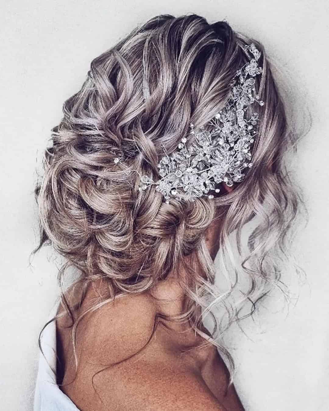 Hair Accessories For Winter Weddings