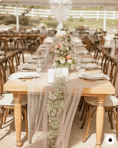 Tulle and baby’s breath decor