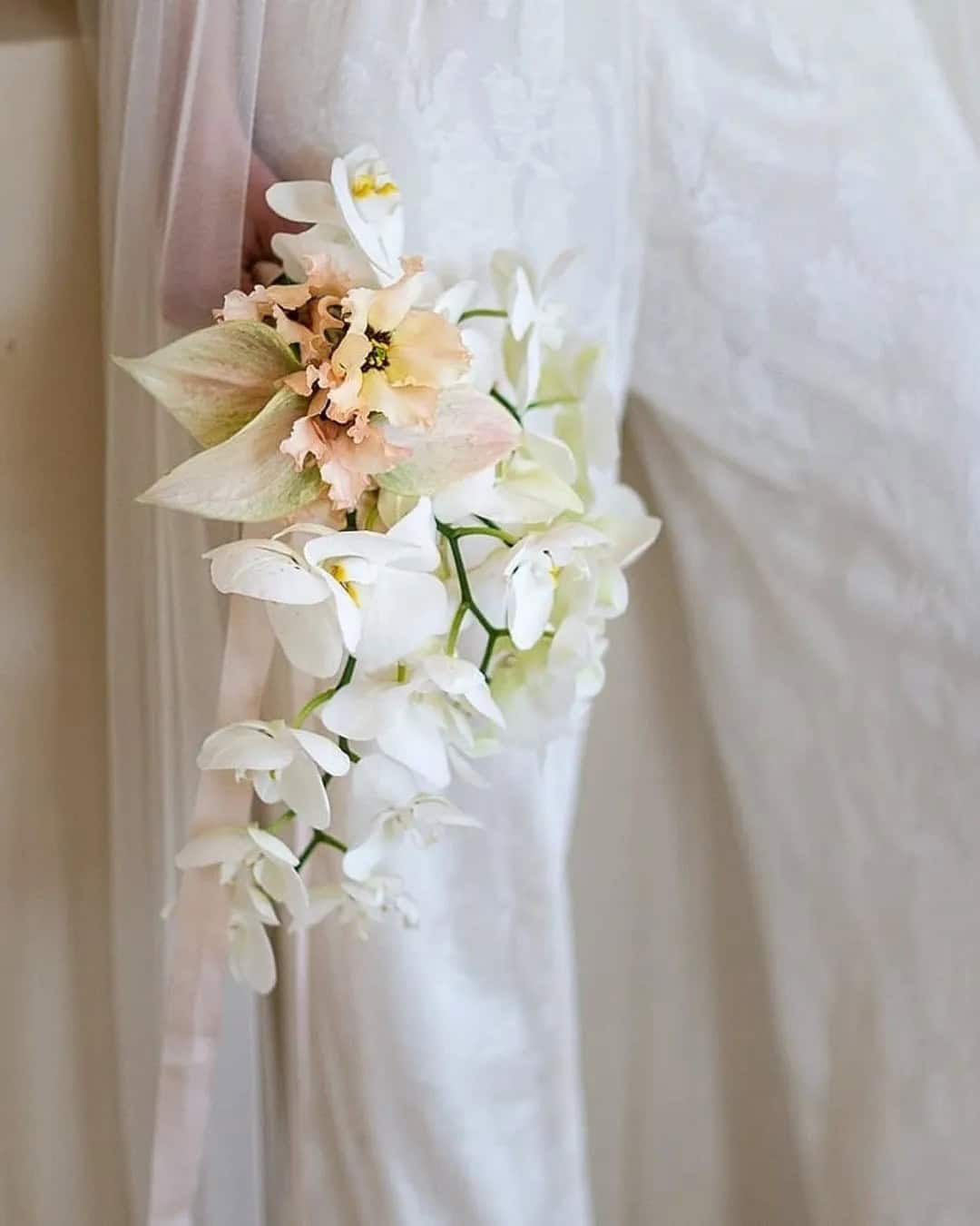 Stylish White Wedding Bouquets