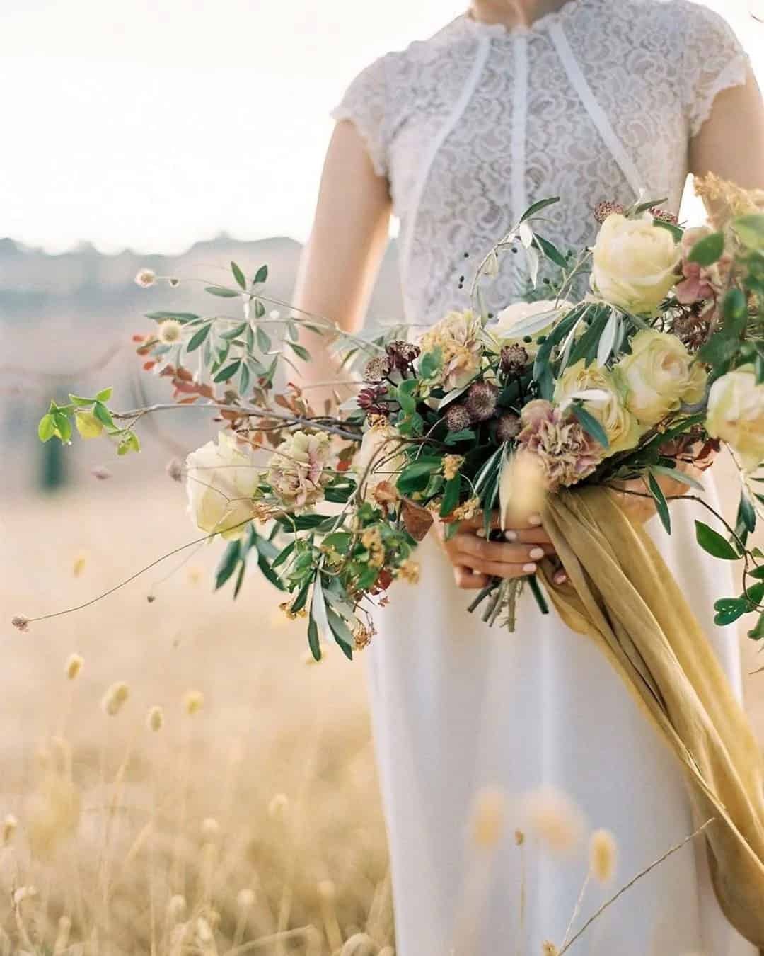 Amazing Wedding Bouquets With Wild Flowers