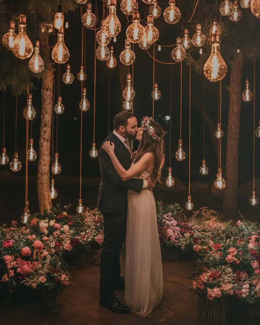 Incredible Night Wedding Photos With Lights