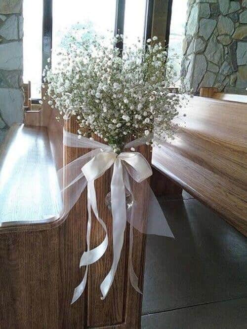 Baby’s breath aisle decor