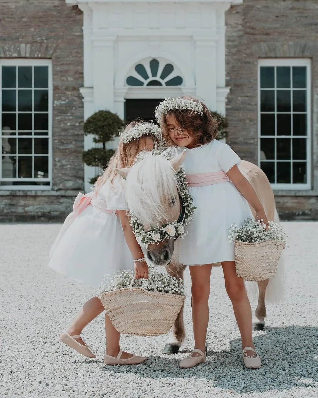 Cute Pictures With Flower Girl